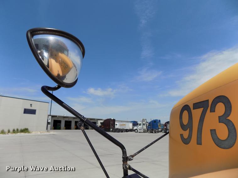 image for item DE7682 1997 International 3800 school bus