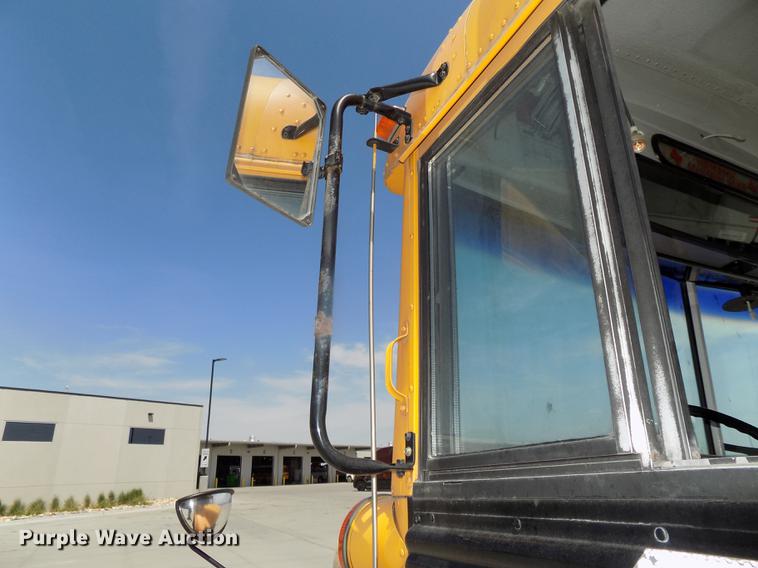 image for item DE7682 1997 International 3800 school bus