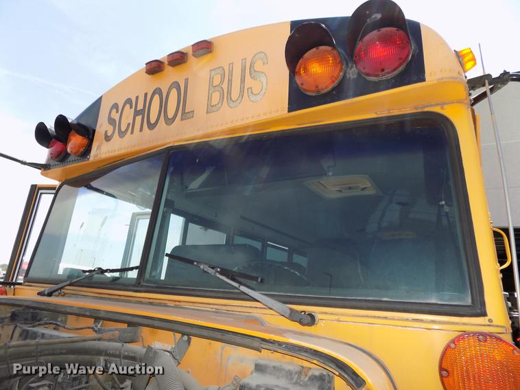 image for item DE7682 1997 International 3800 school bus