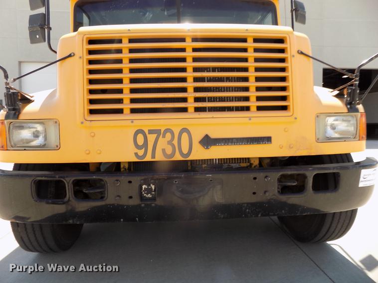 image for item DE7682 1997 International 3800 school bus