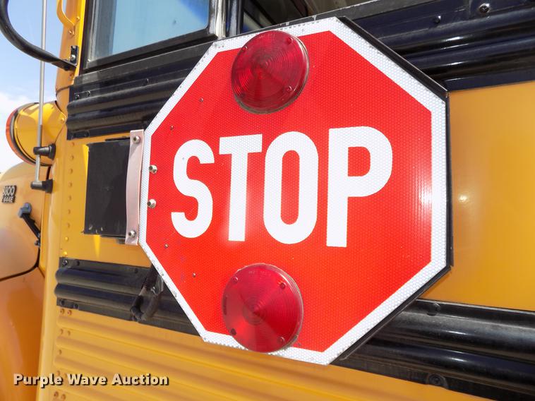 image for item DE7682 1997 International 3800 school bus