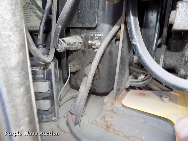 image for item DE7682 1997 International 3800 school bus