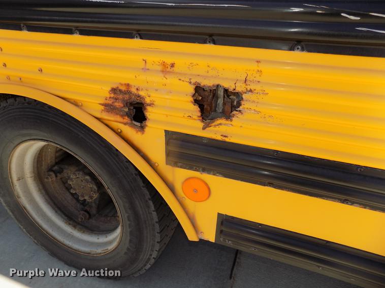 image for item DE7682 1997 International 3800 school bus