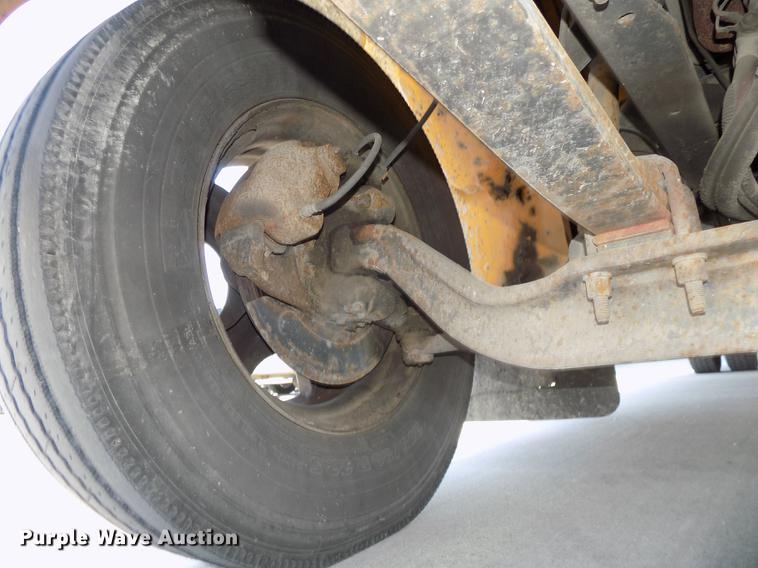 image for item DE7682 1997 International 3800 school bus