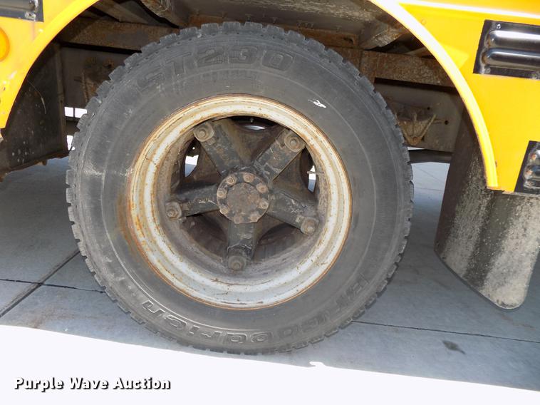 image for item DE7682 1997 International 3800 school bus