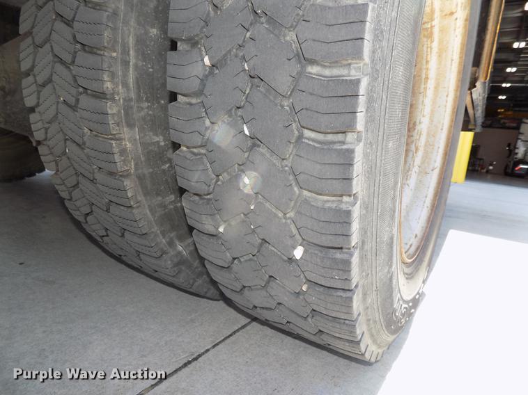 image for item DE7682 1997 International 3800 school bus