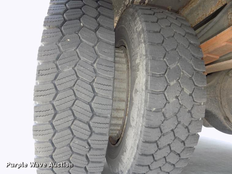 image for item DE7682 1997 International 3800 school bus