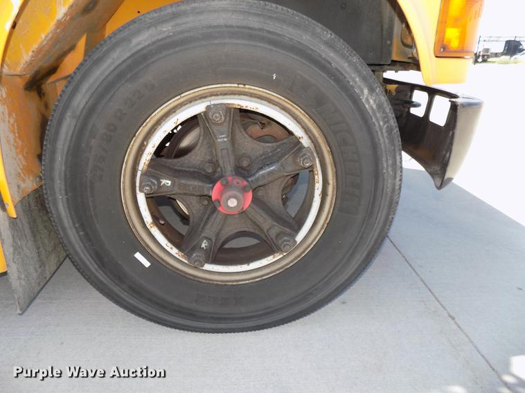 image for item DE7682 1997 International 3800 school bus