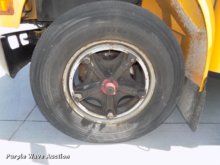 image for item DE7682 1997 International 3800 school bus