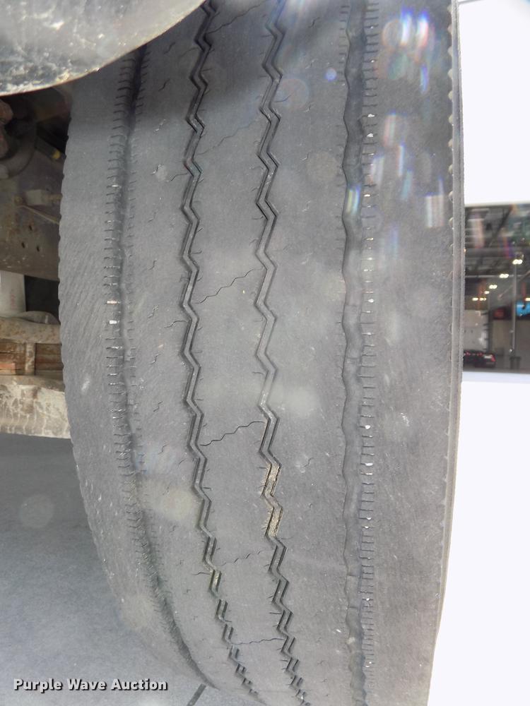 image for item DE7682 1997 International 3800 school bus