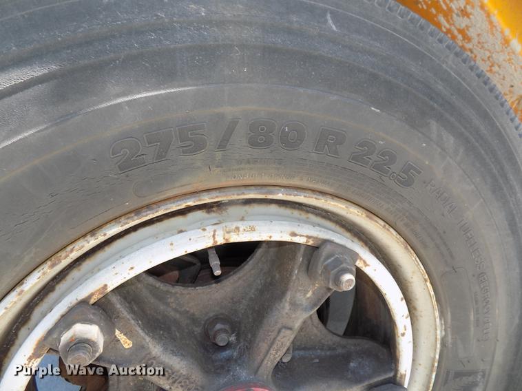 image for item DE7682 1997 International 3800 school bus