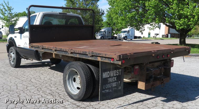 image for item DE8043 2003 Ford F450 Super Duty XL flatbed truck