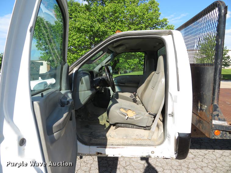 image for item DE8043 2003 Ford F450 Super Duty XL flatbed truck