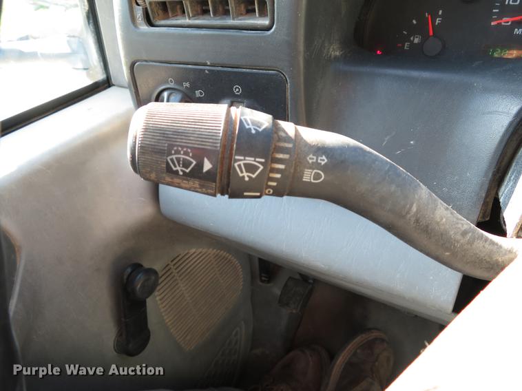 image for item DE8043 2003 Ford F450 Super Duty XL flatbed truck