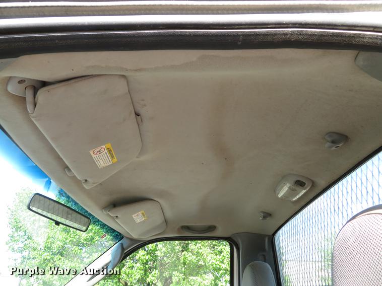 image for item DE8043 2003 Ford F450 Super Duty XL flatbed truck