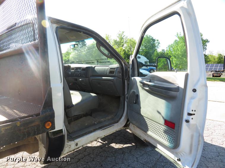 image for item DE8043 2003 Ford F450 Super Duty XL flatbed truck