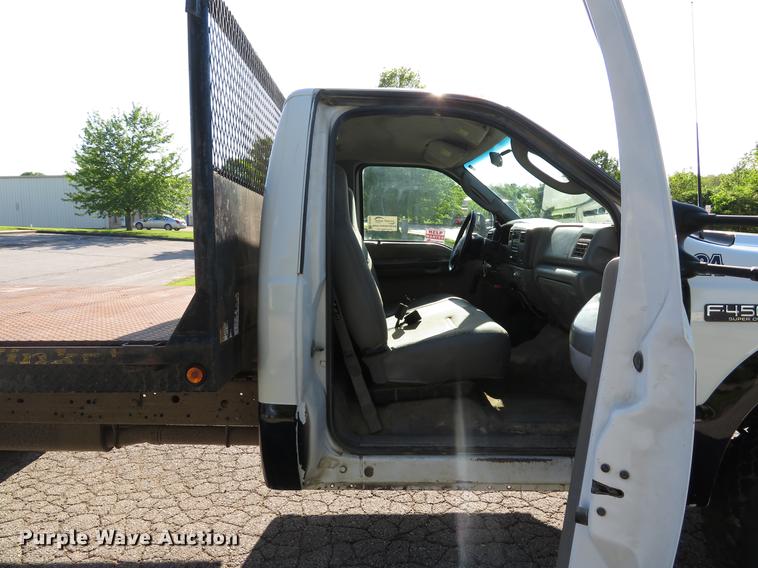image for item DE8043 2003 Ford F450 Super Duty XL flatbed truck