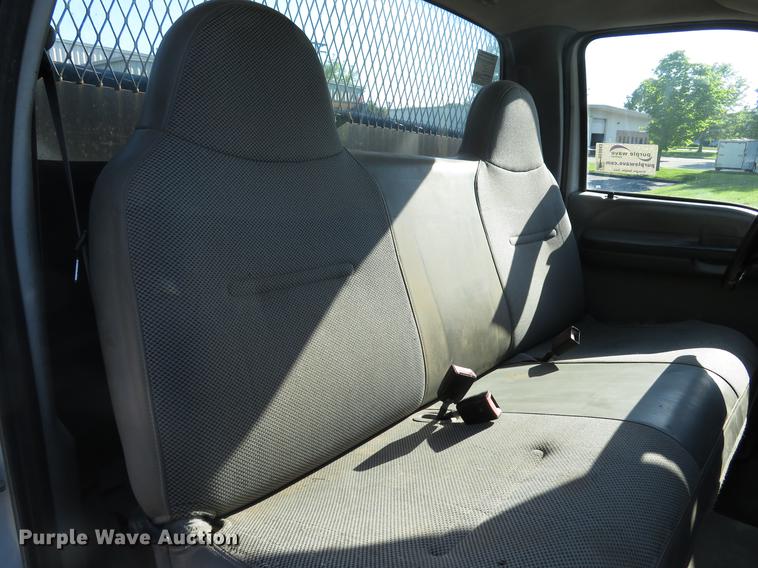 image for item DE8043 2003 Ford F450 Super Duty XL flatbed truck