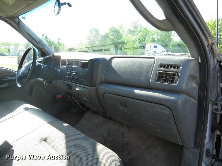 image for item DE8043 2003 Ford F450 Super Duty XL flatbed truck