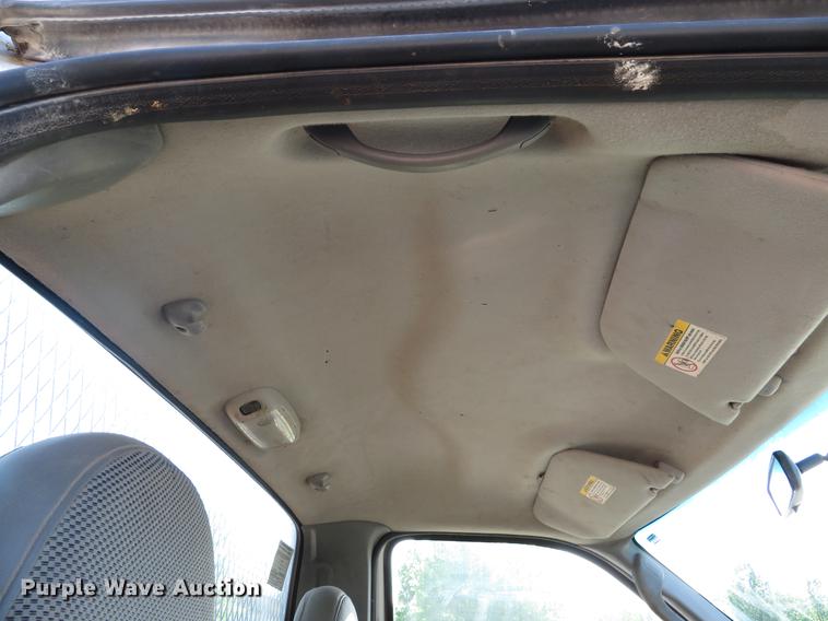 image for item DE8043 2003 Ford F450 Super Duty XL flatbed truck