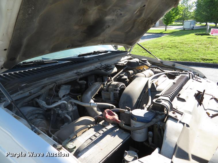 image for item DE8043 2003 Ford F450 Super Duty XL flatbed truck