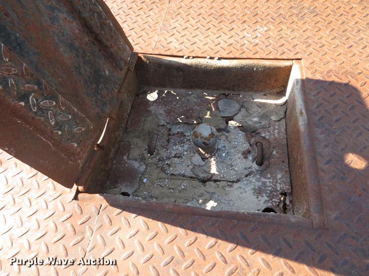 image for item DE8043 2003 Ford F450 Super Duty XL flatbed truck