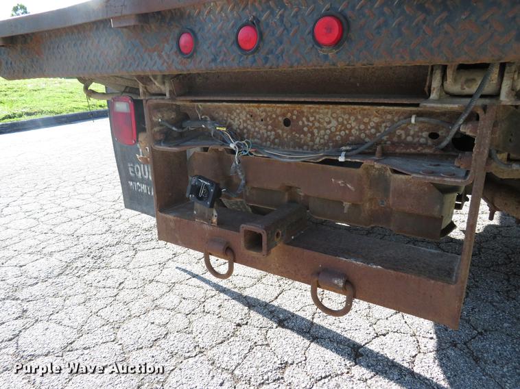 image for item DE8043 2003 Ford F450 Super Duty XL flatbed truck