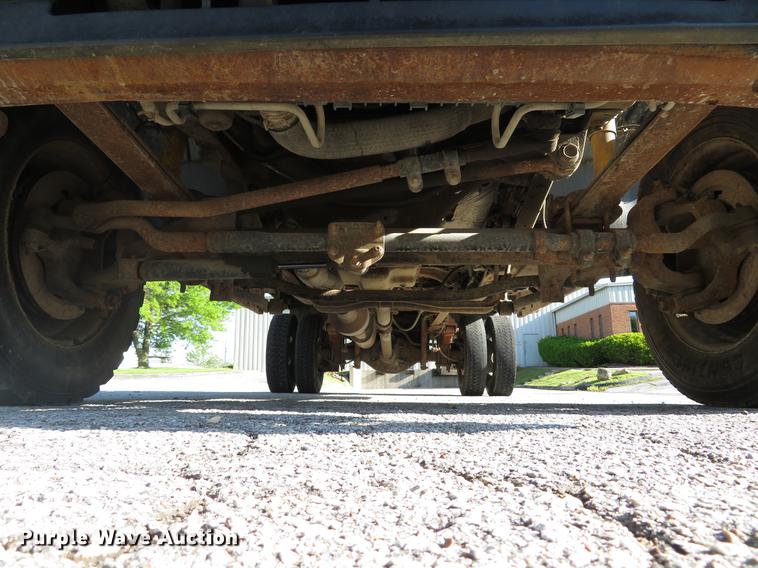 image for item DE8043 2003 Ford F450 Super Duty XL flatbed truck