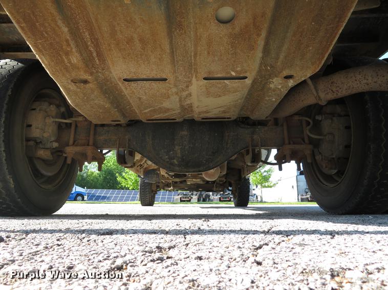 image for item DE8043 2003 Ford F450 Super Duty XL flatbed truck