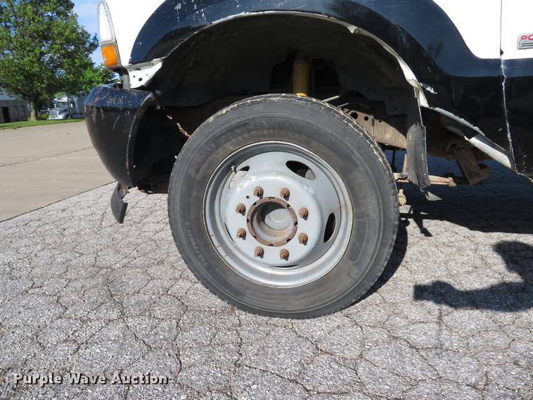 image for item DE8043 2003 Ford F450 Super Duty XL flatbed truck