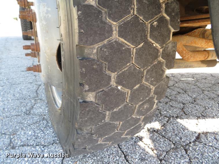 image for item DE8043 2003 Ford F450 Super Duty XL flatbed truck