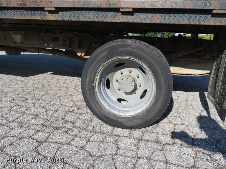image for item DE8043 2003 Ford F450 Super Duty XL flatbed truck