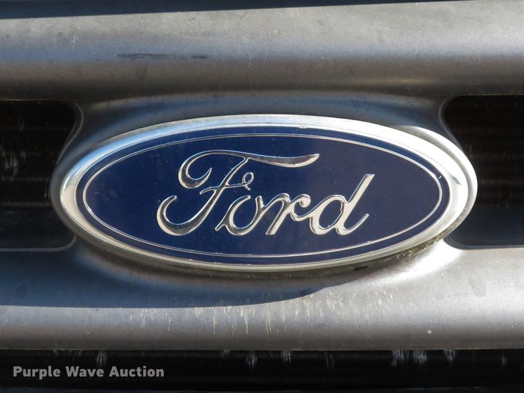 image for item DE8043 2003 Ford F450 Super Duty XL flatbed truck