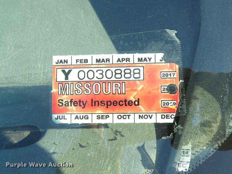 image for item DE8043 2003 Ford F450 Super Duty XL flatbed truck