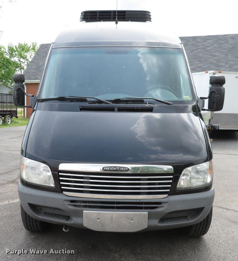image for item DE8051 2005 Freightliner Sprinter refrigerated delivery van