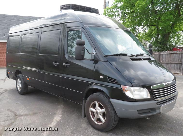 image for item DE8051 2005 Freightliner Sprinter refrigerated delivery van
