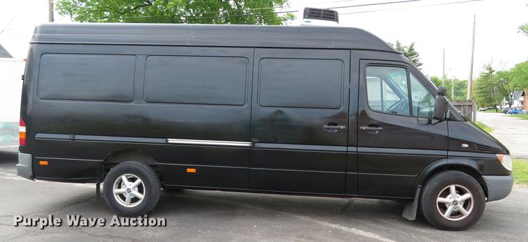 image for item DE8051 2005 Freightliner Sprinter refrigerated delivery van