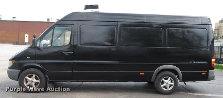 image for item DE8051 2005 Freightliner Sprinter refrigerated delivery van