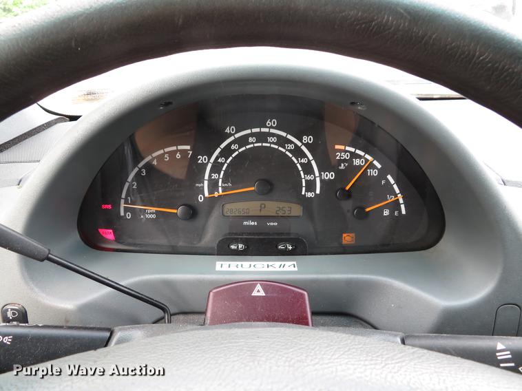 image for item DE8051 2005 Freightliner Sprinter refrigerated delivery van