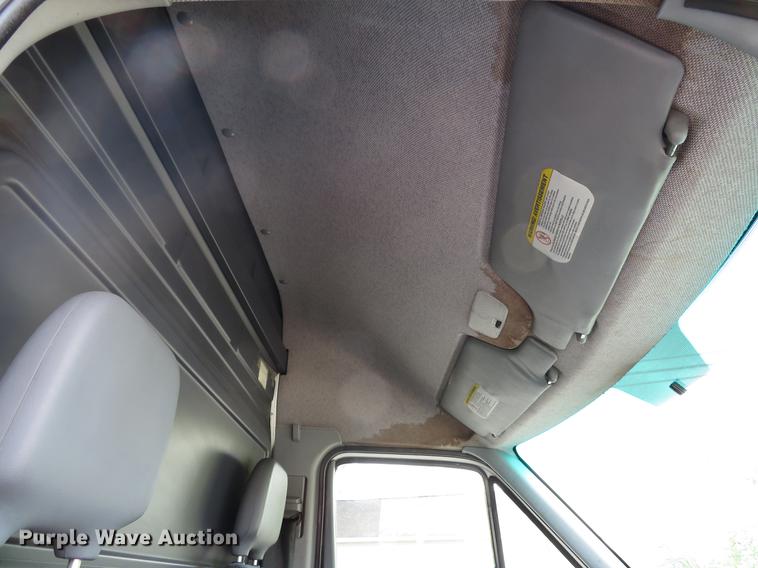 image for item DE8051 2005 Freightliner Sprinter refrigerated delivery van