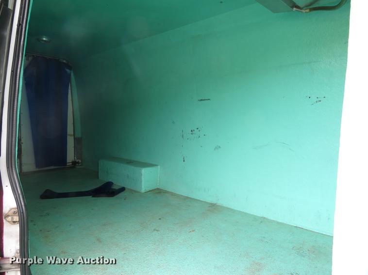 image for item DE8051 2005 Freightliner Sprinter refrigerated delivery van