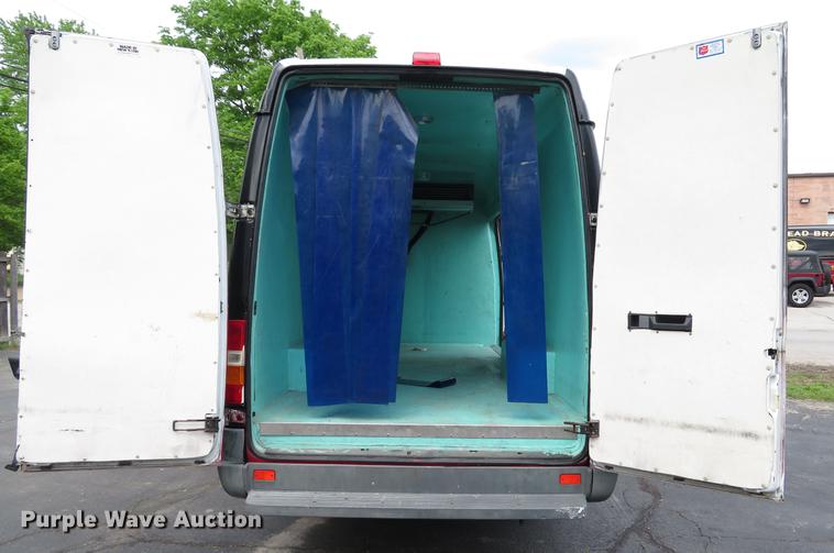 image for item DE8051 2005 Freightliner Sprinter refrigerated delivery van