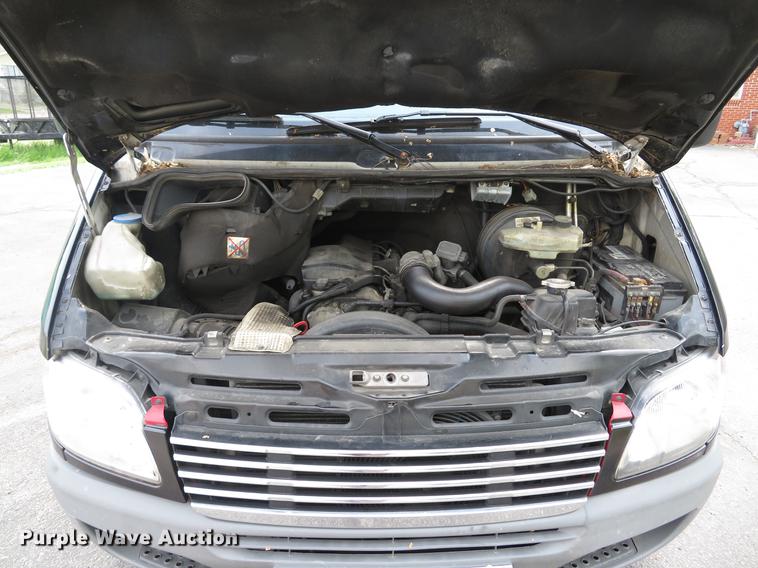 image for item DE8051 2005 Freightliner Sprinter refrigerated delivery van