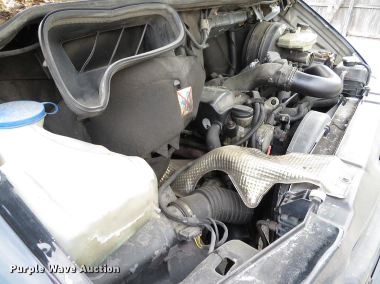 image for item DE8051 2005 Freightliner Sprinter refrigerated delivery van