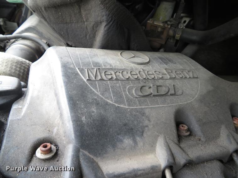 image for item DE8051 2005 Freightliner Sprinter refrigerated delivery van