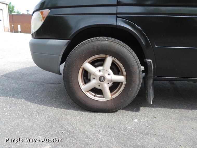 image for item DE8051 2005 Freightliner Sprinter refrigerated delivery van