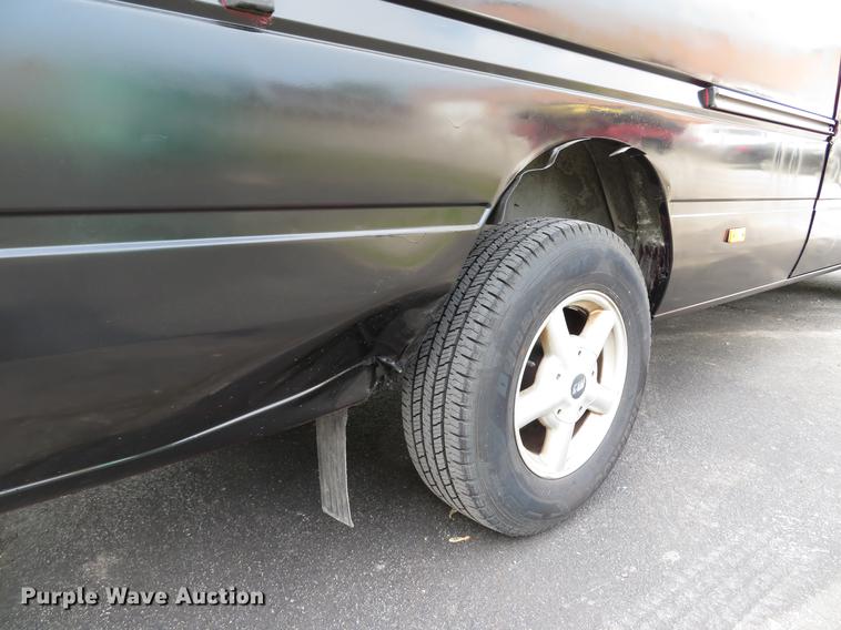 image for item DE8051 2005 Freightliner Sprinter refrigerated delivery van