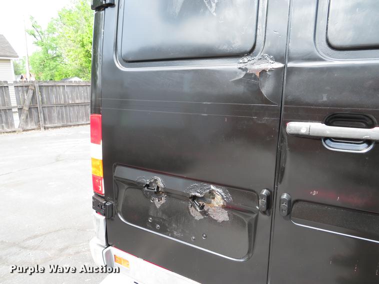 image for item DE8051 2005 Freightliner Sprinter refrigerated delivery van