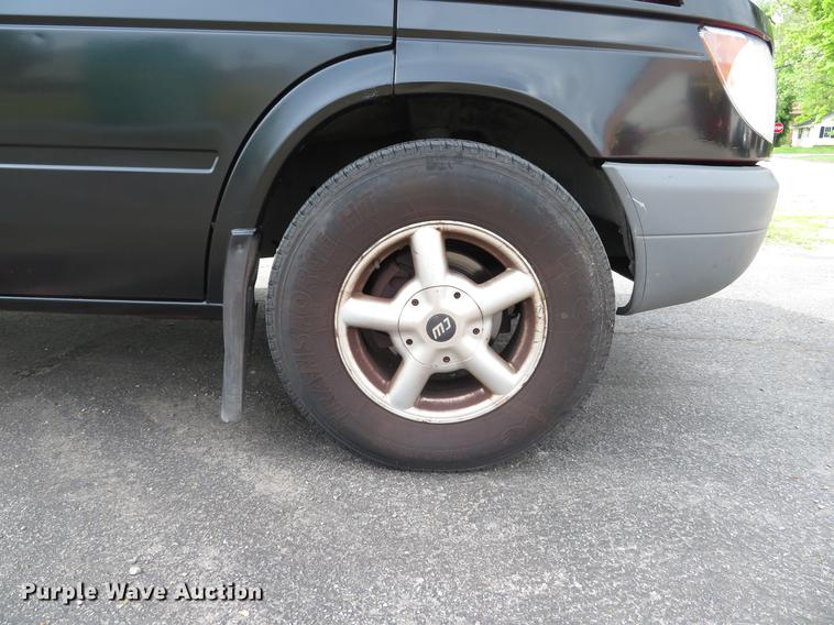 image for item DE8051 2005 Freightliner Sprinter refrigerated delivery van