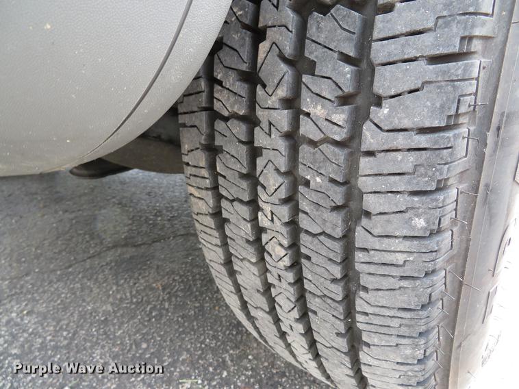 image for item DE8051 2005 Freightliner Sprinter refrigerated delivery van